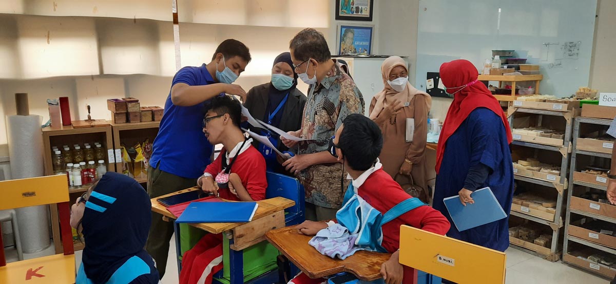 You are currently viewing Kunjungan Pembina dan Pengurus YSI Pusat Ke Sekolah Khusus Disabilitas YSI Cabang Provinsi Banten